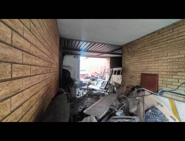 INDUSTRIAL FOR SALE IN GERMISTON CENTRAL